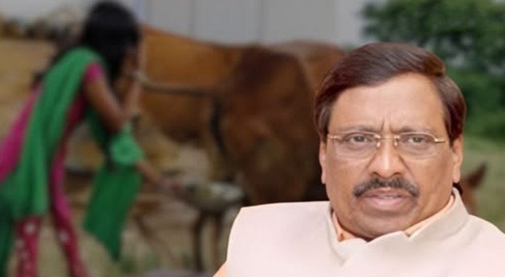 জোর করে পুত্রবধূকে গোমূত্র পান করানোয় সাবেক এমপির বিরুদ্ধে মামলা